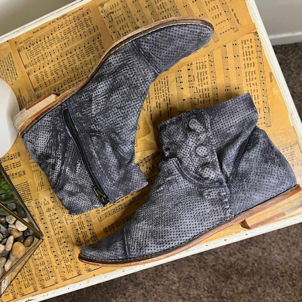 Free People Navy Perforated Leather Snap Button Zip Ankle Booties 40 - Picture 10 of 16
